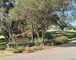 39 N Stately Oaks Dr, Saint George, LA 70810