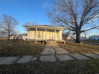 300 N 4th St, La Belle, MO 63447