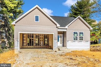 18218 Summerlin Dr, Hagerstown, MD 21740