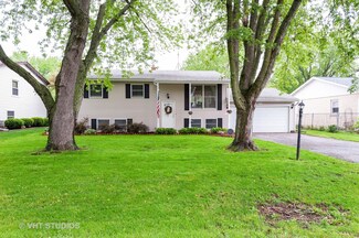 3212 W Kinley Blvd, McHenry, IL 60050