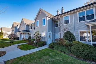 82 Leeward Ct, Port Jefferson, NY 11777