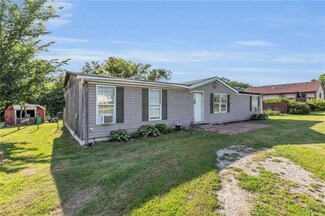 628 Taylor St, Pomona, KS 66076