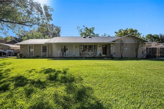 2208 Parkwood Dr, Valrico, FL 33594