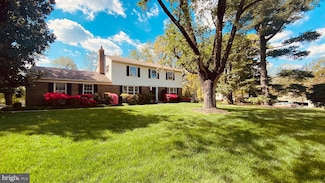 9203 Shari Dr, Fairfax, VA 22032