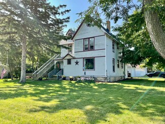 436 W Corning Ave, Peotone, IL 60468