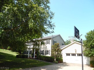 102 Woodcrest Dr, Marietta, OH 45750