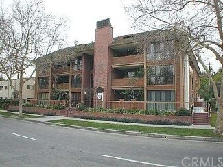3200 W Riverside Dr Unit J, Burbank, CA 91505