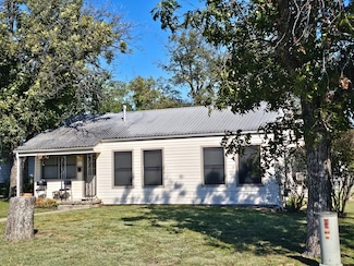 1902 W Dry St, San Saba, TX 76877