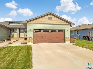 2726 E Sunburst Dr, Brandon, SD 57005