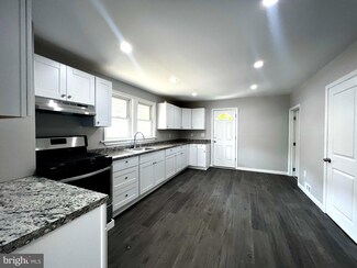 136 N Fairview St, Riverside, NJ 08075