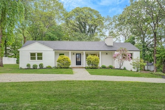 3 Thomas Dr, Wading River, NY 11792