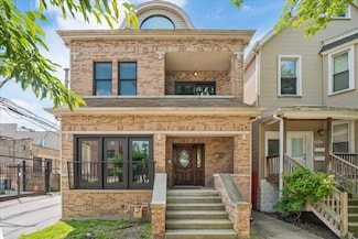 2415 W Belle Plaine Ave, Chicago, IL 60618