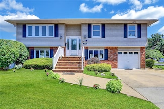 2327 Mattituck Ave, Seaford, NY 11783