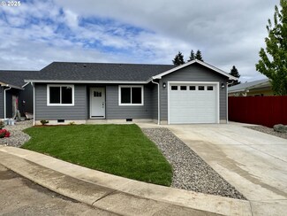 118 Wanda Ct, Myrtle Creek, OR 97457