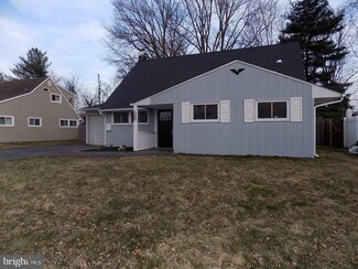 94 Hollow Rd, Levittown, PA 19056