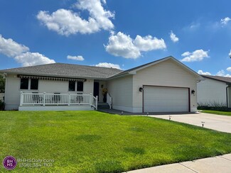 1123 Pleasant View Dr, Grand Island, NE 68801