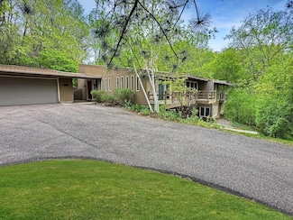 7201 Schey Dr, Edina, MN 55439