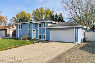 1621 Omaha Dr, Bismarck, ND 58504