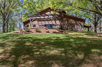 2950 Beroth Rd, Pfafftown, NC 27040