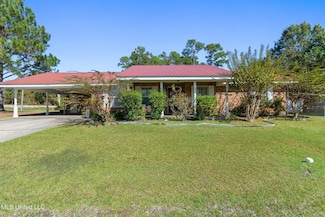 326 S Central Ave, Waveland, MS 39576