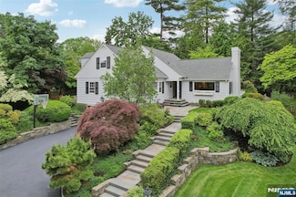 100 Crest Rd, Ridgewood, NJ 07450