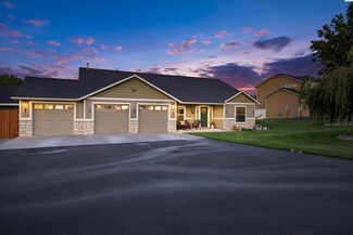 5900 W Lattin Loop, West Richland, WA 99353