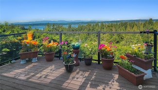 1028 Circle Dr, Camano Island, WA 98282