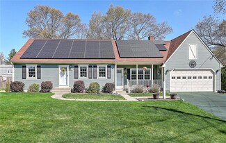 31 Silverwood Ln, West Warwick, RI 02893