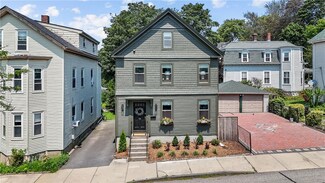 52 Hammond St, Newport, RI 02840