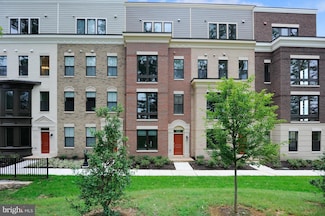 520 Harborview Dr, Oxon Hill, MD 20745