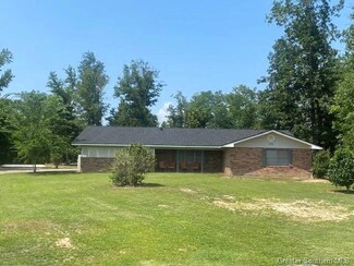 1013 Woodland Hills Dr, Lake Charles, LA 70611
