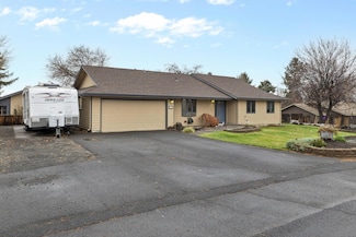 2285 NW 12th St, Redmond, OR 97756