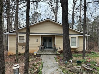 693 Oak Bend Dr, Hull, GA 30646