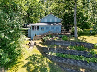 44850 Woodman Dr, Paw Paw, MI 49079