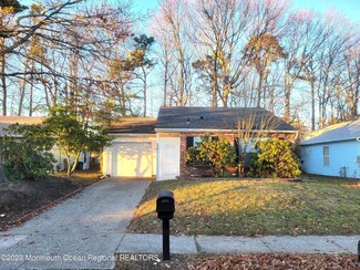 320 Concord Ct, Little Egg Harbor Township, NJ 08087