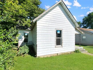 209 N Clay St, Edinburgh, IN 46124
