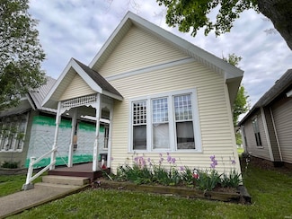 607 N 10th St, Vincennes, IN 47591
