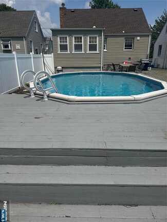 686 Teneyck Ave, Lyndhurst, NJ 07071