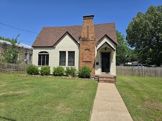 713 N 5th St, Paris, AR 72855