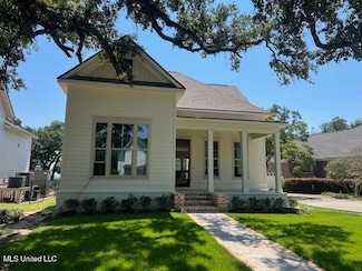 425 2nd St, Gulfport, MS 39507