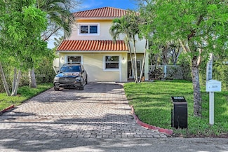 2620 NE 214th St, Miami, FL 33180