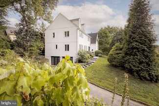 200 Hillcrest Ave, Philadelphia, PA 19118