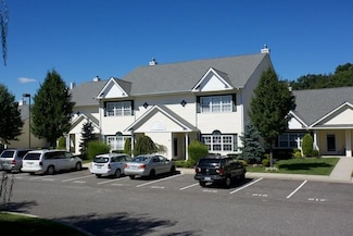 304 Centre Ct Unit 304, Medford, NY 11763