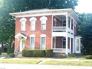 32 W Park Ave, Columbiana, OH 44408
