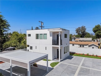 15211 Cohasset St, Los Angeles, CA 91405
