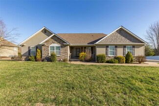 611 Thornberry Ct, Farmington, MO 63640