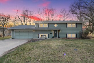 2720 Whippoorwill Dr, Charleston, IL 61920