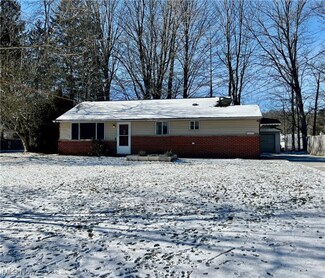 326 Cynthia Dr, Chardon, OH 44024