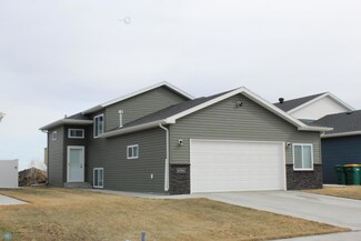 6746 Joseph St, Horace, ND 58047
