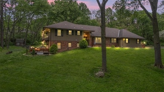 606 W Red Bridge Rd, Kansas City, MO 64114